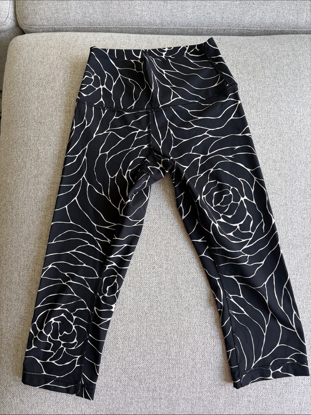 lululemon athletica Black Leggings with floral rose print size 2